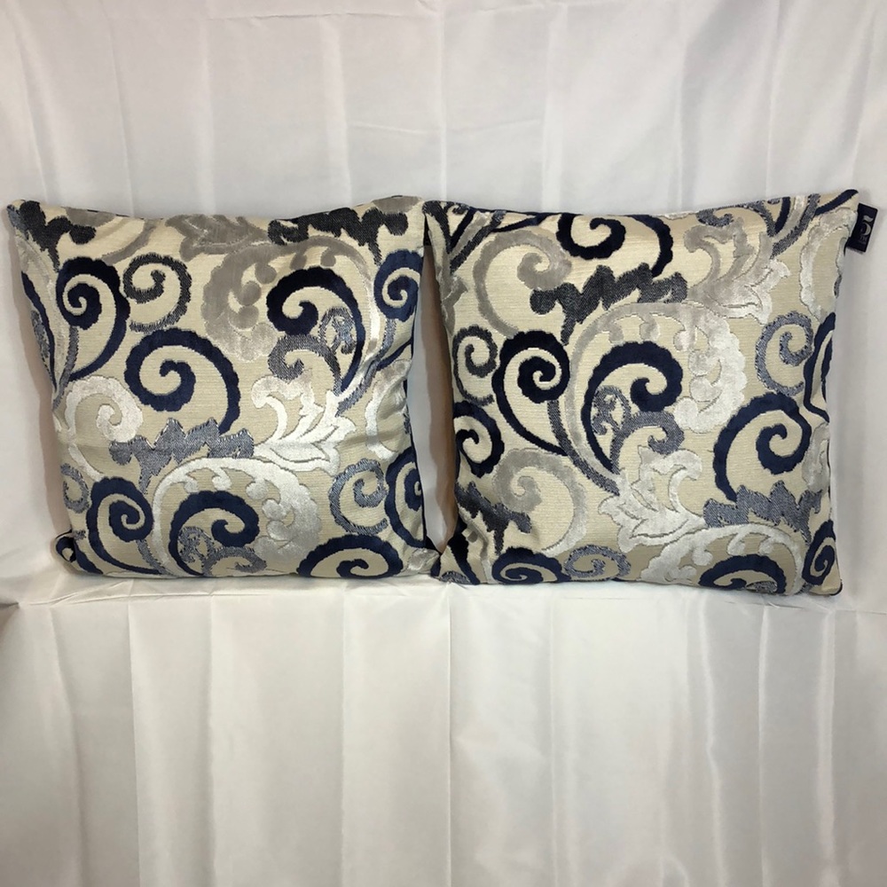 Decorative Pillow Set